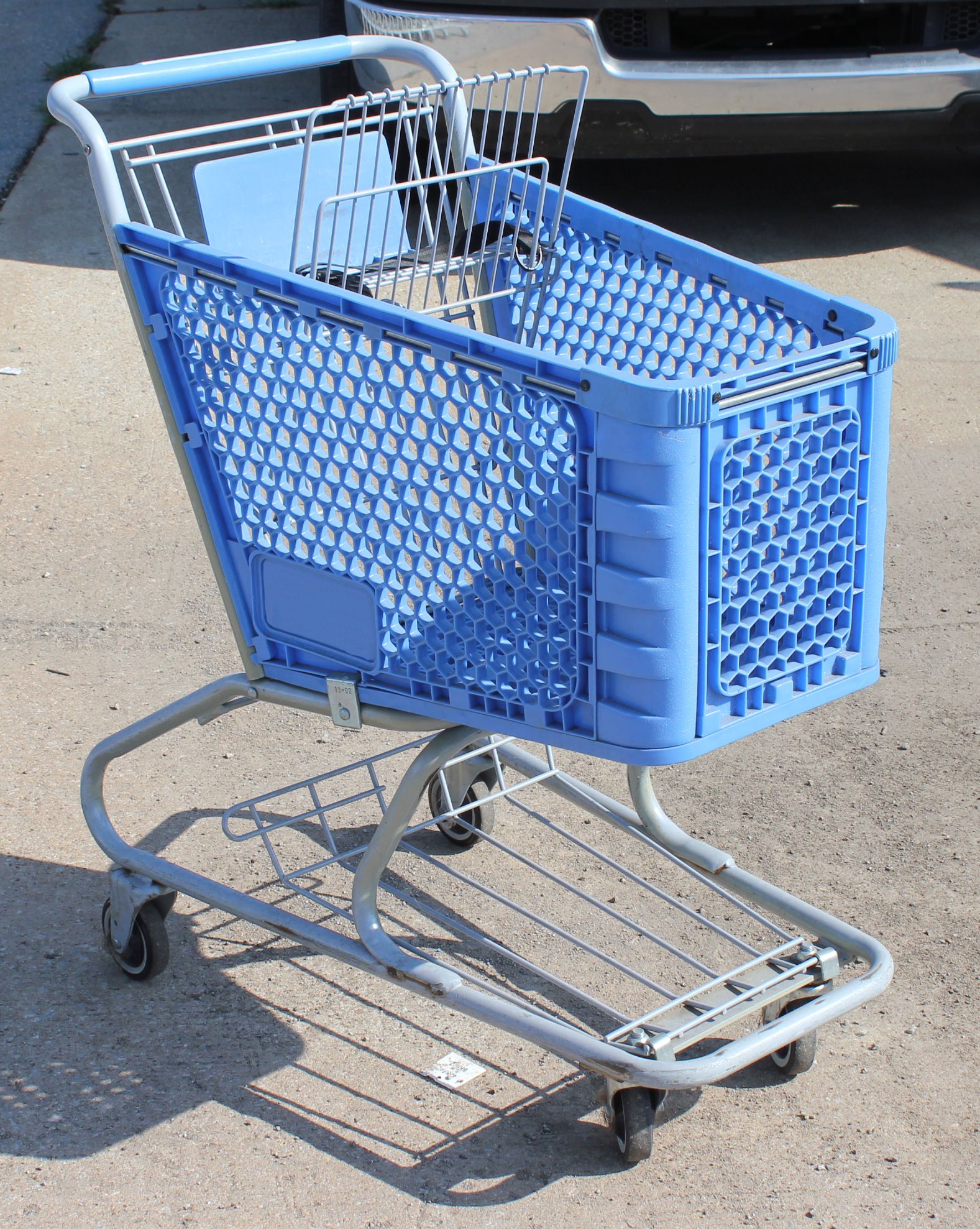 The Unarco PC10: The Classic Plastic Shopping Cart You Need